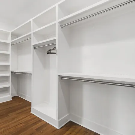 Holiday home Modern Luxury Rooftop Deck, 3 Mi To Downtown *