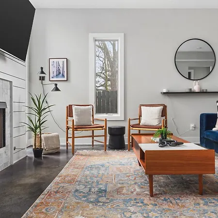 Holiday home Modern Luxury Rooftop Deck, 3 Mi To Downtown *