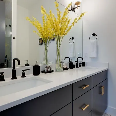 Music Modern -5 Beds Designer & Balcony Holiday home Nashville