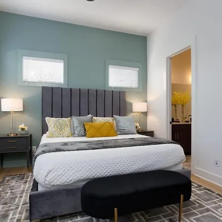 Music Modern -5 Beds Designer & Balcony