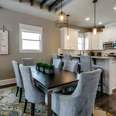 1-story Family With Fenced Yard, Grill, Parking, Sleeps 10, 5 Mins To Five Points & Nissan Stadium, Smart Tvs, Pet-friendly Yard, Patio For Bbqs, Ideal Getaway For Families, 24 Hr Hospitality * Nashville