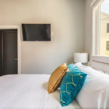 2 Luxe Midtown Homes - Sleeps 24 - Mins To Broadway * Nashville
