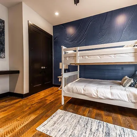 2 Luxe Gulch Homes - Rooftop Deck - Sleeps 24 Holiday home Nashville