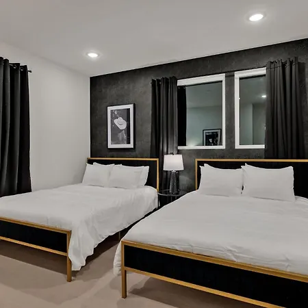 Dolly + Kenny - 2 Homes - Minutes To Broadway Holiday home *