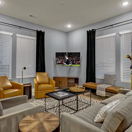 Dolly + Kenny - 2 Homes - Minutes To Broadway Holiday home Nashville