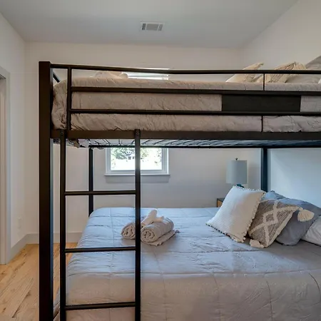 - 4908 Delaware Ave Unit G Holiday home