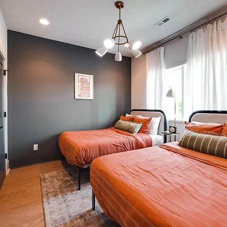 Sky High Cowgirl Luxe 4br With Rooftopdeck Karaoke Holiday home Nashville