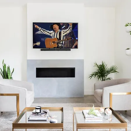 Nash Chic Near Dt Rooftop Luxe Comfort