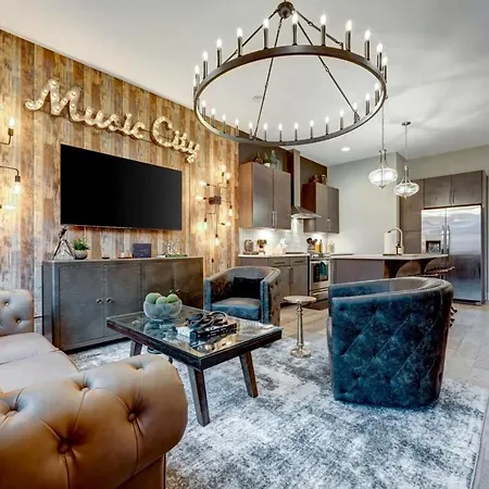 New Whiskey & Watches Rooftop Hottub Game Rm 9beds Nashville