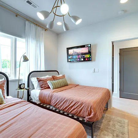 Sky High Cowgirl Luxe 4br With Rooftopdeck Karaoke Holiday home *