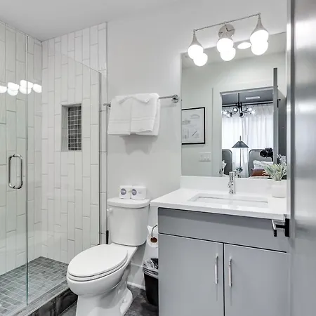 Sky High Cowgirl Luxe 4br With Rooftopdeck Karaoke Nashville