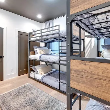 The Duo - 24 Beds & Stunning City Views Rare Find *
