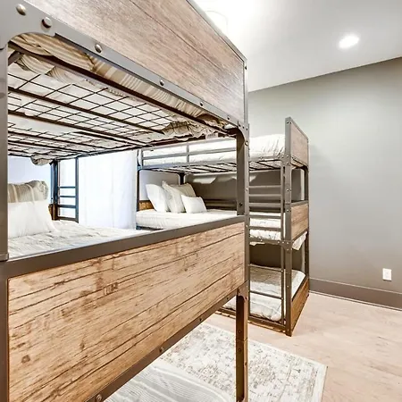 Holiday home The Duo - 24 Beds & Stunning City Views Rare Find Nashville
