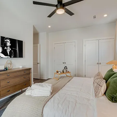 - 5623 & 5625 Lenox Ave - Combo Holiday home *