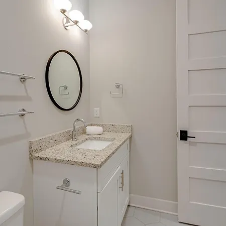 Holiday home Modern Melrose-2 Bedroom Condo-5 Mins To Broadway Nashville