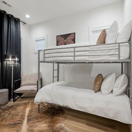 Louis Made Me Do It - Minutes To Broadway Holiday home