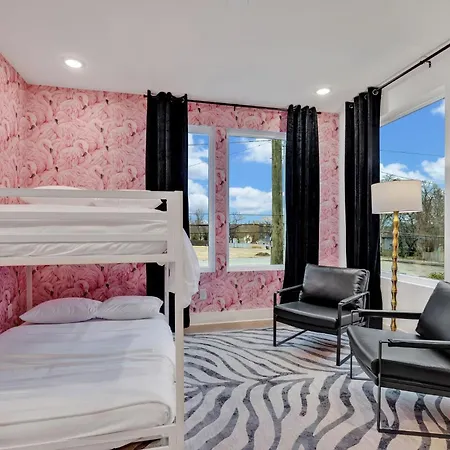 Dolly + Kenny - 2 Homes - Minutes To Broadway Holiday home Nashville