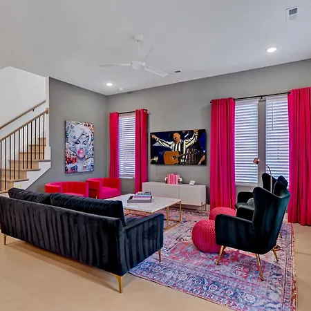 Holiday home Dolly + Kenny - 2 Homes - Minutes To Broadway