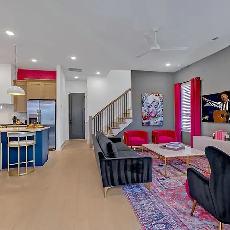 Holiday home Dolly + Kenny - 2 Homes - Minutes To Broadway *