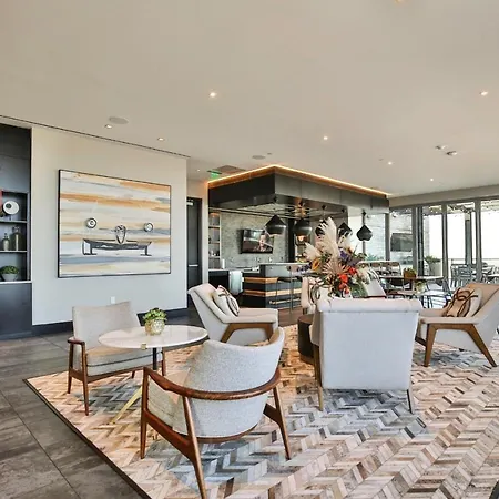 Deluxe On Broadway Apartment