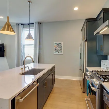 Minutes From Downtown-12 Beds-karaoke 4*