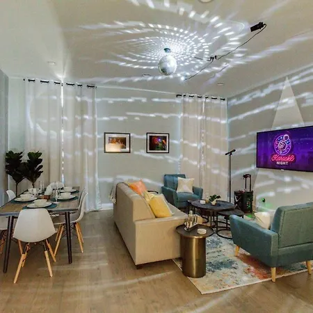 Minutes From Downtown-12 Beds-karaoke