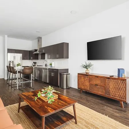 Modern Gulch Getaway With Pool, Parking, And Patio