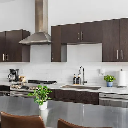 Apartment Modern Gulch Getaway With Pool, Parking, And Patio Nashville