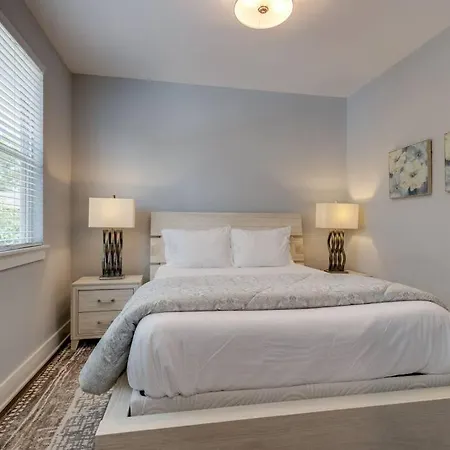Holiday home New Townhome 5 Mins To Broadway Sleeps 8