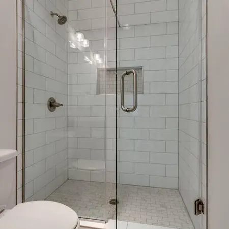 New Townhome 5 Mins To Broadway Sleeps 8 Holiday home Nashville