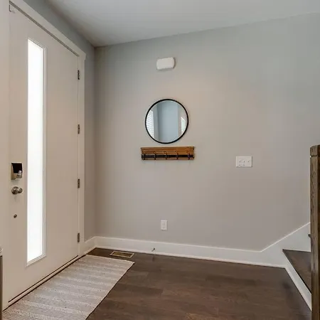 New Townhome 5 Mins To Broadway Sleeps 8 * Nashville
