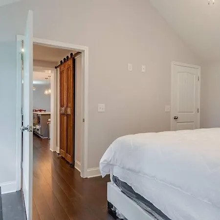 Holiday home Private 6miles To Downtown 4 Miles To Airport *