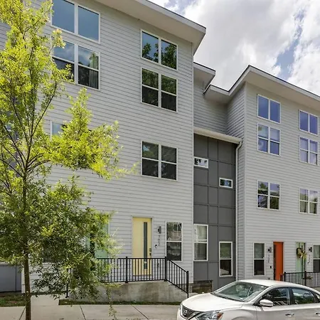New Townhome 5 Mins To Broadway Sleeps 8 Holiday home Nashville