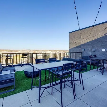 Dt Walk To Broadway 2 Bedrooms Sleeps 8