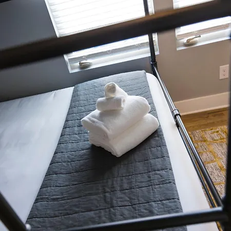 Holiday home Rooftop Skyline Views Dt Nash Sleeps 12 *