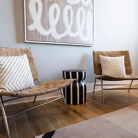 Holiday home Rooftop Skyline Views Dt Nash Sleeps 12 *