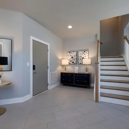 Rooftop Skyline Views Dt Nash Sleeps 12 Holiday home *