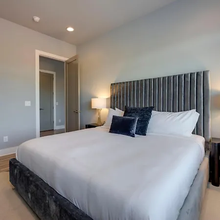 Holiday home Rooftop Skyline Views Dt Nash Sleeps 12 Nashville