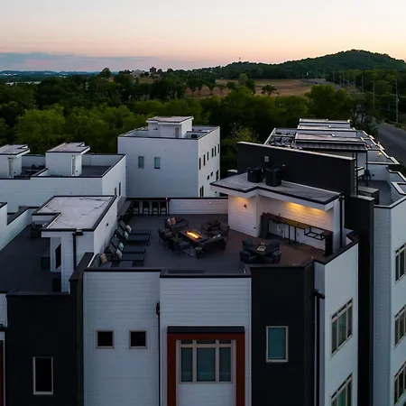 Holiday home Rooftop Skyline Views Dt Nash Sleeps 12