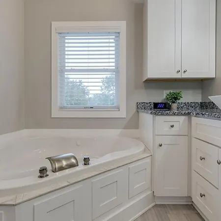 Large East With Game Sleeps 12 Holiday home Nashville