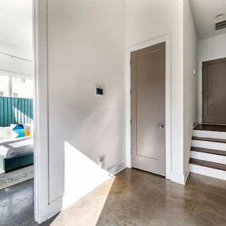 Holiday home 2 Lux Homes Huge Rooftop 2mi To Broadway Sleeps 24 *