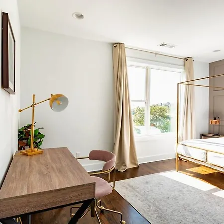 Holiday home 2 Lux Homes Huge Rooftop 2mi To Broadway Sleeps 24