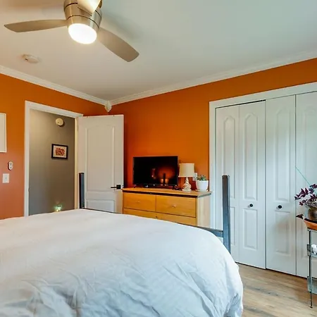 Historic East Nash Sleeps 6