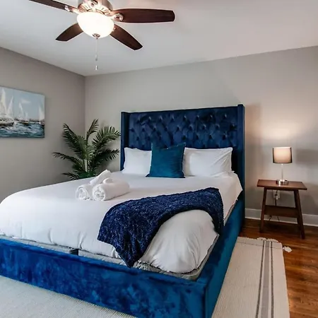 Apartment New With 2 King Beds Walk To Bars
