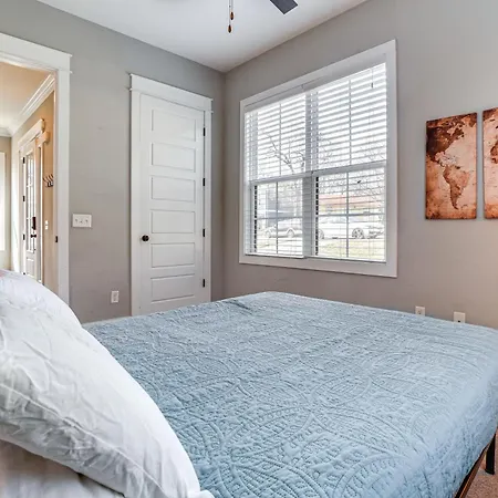 Holiday home Beautiful House With Shelby Park Views! *