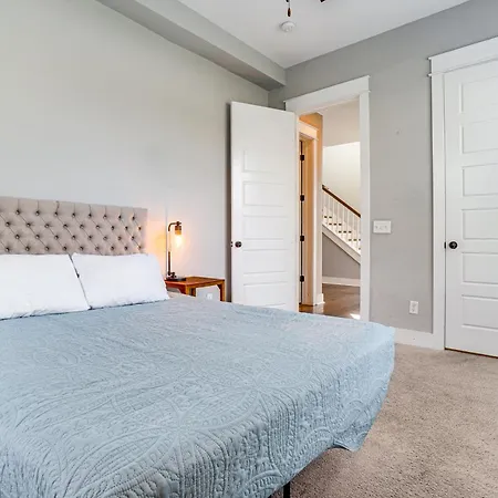 Holiday home Beautiful House With Shelby Park Views! *