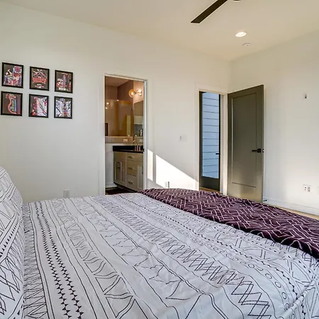 Holiday home Sleek And Modern Walk To Marathon! Nashville