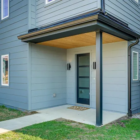 Holiday home Sleek And Modern Walk To Marathon! Nashville