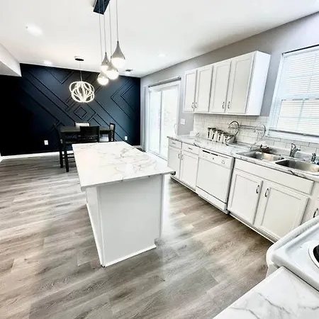 Holiday home Hidden Gem 10 Min From Downtown