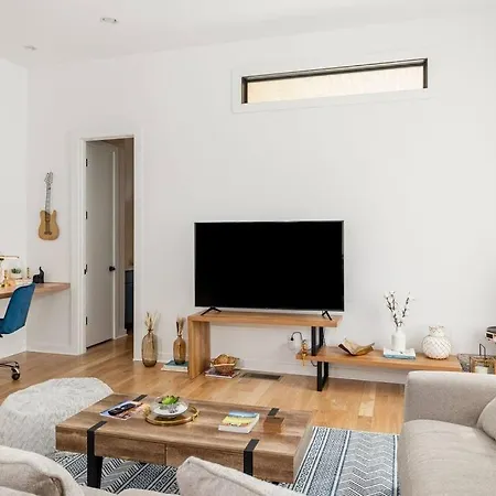 Huge Elegant 1 Bd - Big Living Space, Free Parking *
